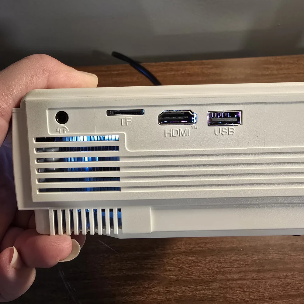 Nisoo M10 Mini Projector - Picture 4 of 5